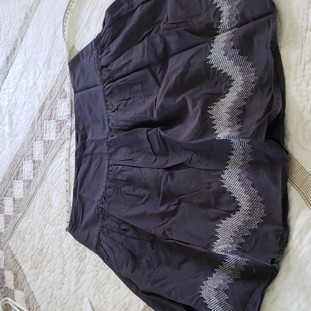 Like new Gap skirt. Side zip